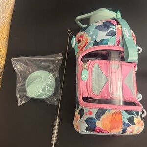 NEW H2O Capsule 2.2L Half Gallon Water Bottle with sleeve teal floral bloom